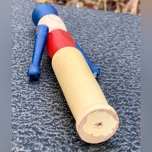 1930s Vintage Turned Wooden Articulating Arm Joint Skittle Soldier - Picture 4 of 13